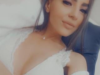 AmabelleDesiree - Webcam live porno avec cette Fabuleuse jeune camgirl ayant des seins de rêve  