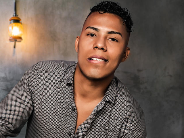 BryanFlorez - сексуальная веб-камера в реальном времени - 8457604