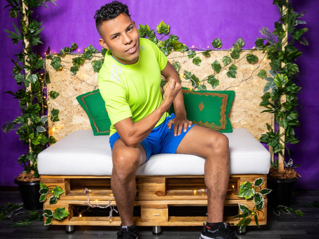 BryanFlorez - Live porn &amp; sex cam - 8457740
