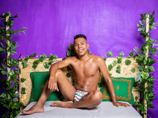 BryanFlorez - Live porn &amp; sex cam - 8457760