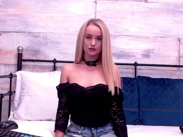 SophieXDee - Show live hard with a Nude young and sexy lady with average hooters 