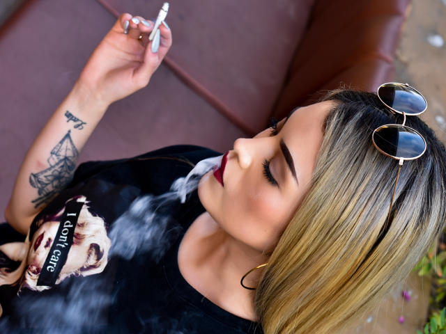 AmelieeBaudin - Live Sex Cam - 8462340