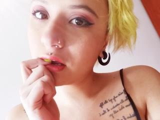 ToxicEmi - Webcam exciting with a light-haired Nude young and sexy lady 