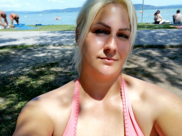 SensuelCoupleX - Spectacle en direct avec ce Amants hommes/femmes européen sur XloveCam 