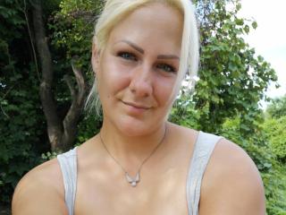 SensuelCoupleX - Webcam live nude with a shaved sexual organ Girl and boy couple 