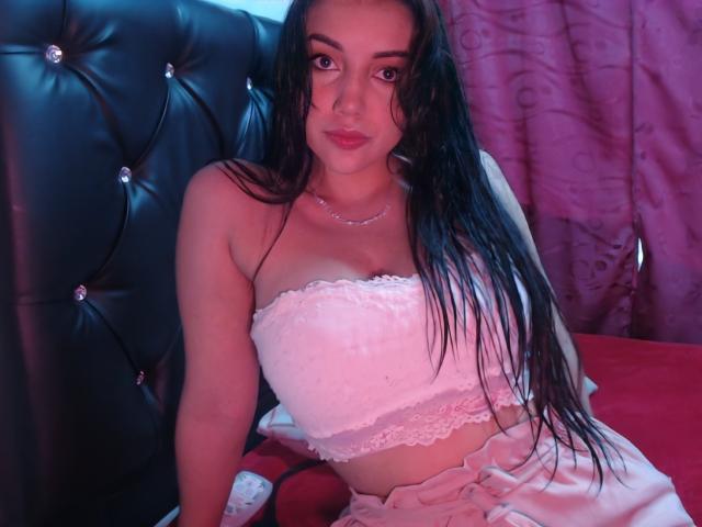 AMYANDERIC - Show x with this dark hair Couple 