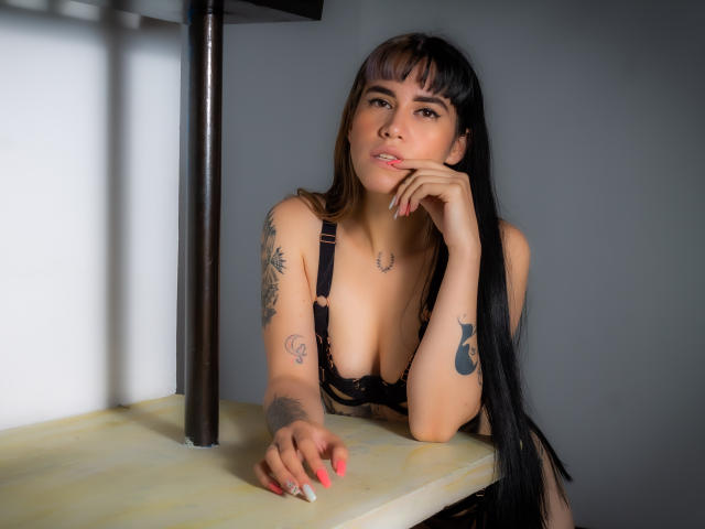 CharloteWhiite - Live porn &amp; sex cam - 8482808