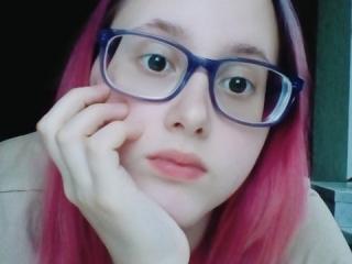 AliceXMay - Live cam intime avec une Fabuleuse jeune demoiselle french hot adepte de fitness sur Xlove 