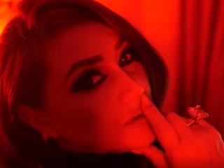 QueenIsis - Chat cam nude with a White Dominatrix 