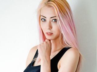 AliceMew - Chat cam intime avec une Sublime maîtresse très sexy à la poitrine minimale sur la plateforme Xlovecam.com 