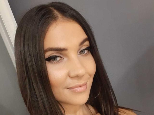 LovelyKinsley - Chat live porn with a average body X girl 