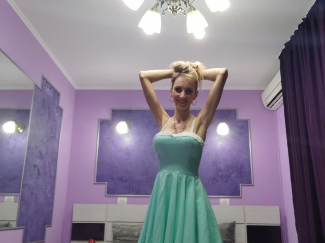 PlayfulErica - Cam nude with a blond Gorgeous lady 