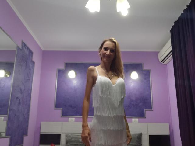 PlayfulErica - chat online sex with this latin american Hot chick 
