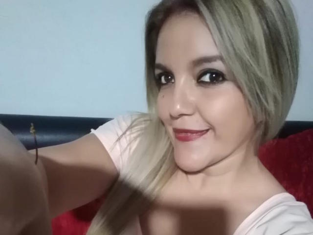 DannaSofia - Chat cam porn with a gold hair Sexy lady 