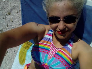 DominaDesire - Live porno avec cette Dominatrice ayant la chatte entièrement rasée sur Xlove 