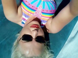 DominaDesire - Chat live porno avec une Qui aime obéir aux ordres blonde cuivré  