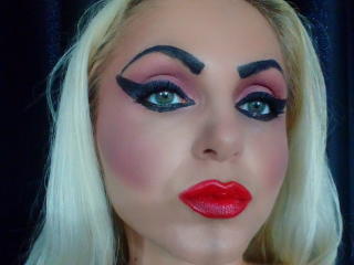 DominaDesire - Chat live intime avec cette Qui aime donner des ordres blanche  