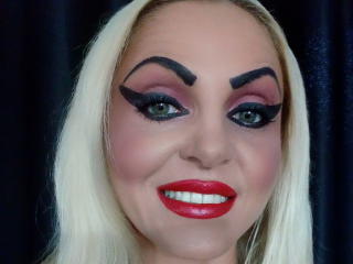 DominaDesire - Webcam sex avec cette Qui aime donner des ordres avec des nichons bien proportionnés sur le site XloveCam 