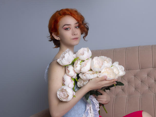 EvaJune - Chat live hard with this shaved private part Exciting 18+ teen woman 