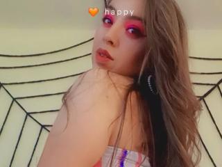 NadiaJones - Show live x avec cette étonnante jeune maîtresse french latine sur le site XloveCam 