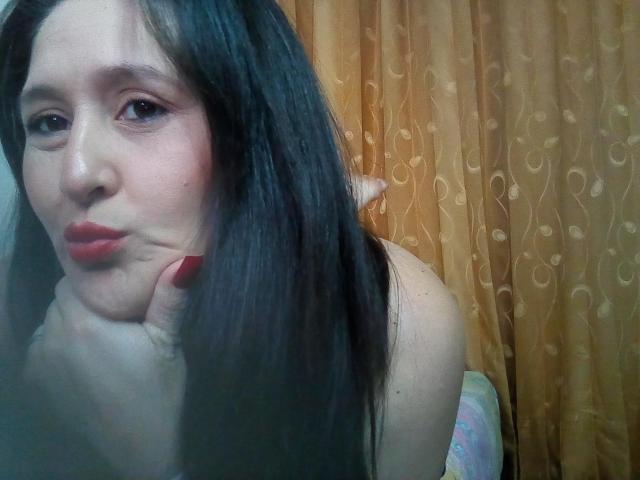 Queen69X - Chat hard with a latin american mature 