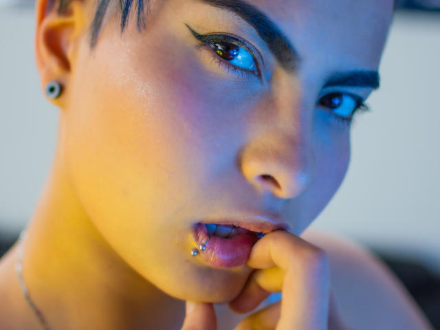 CloeKohut - Live Sex Cam - 8604240