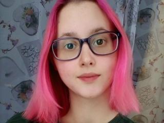 AliceXMay - Cam hot avec une Splendide jeune bombe en chaleur blanche sur le service Xlove 