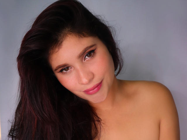 KatyBreu - Chat cam xXx avec cette Splendide jeune camgirl française sexy au sexe poilu sur le site XloveCam 