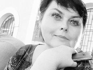 AvroraStone - Webcam live porno avec cette Jeune femme épilée  