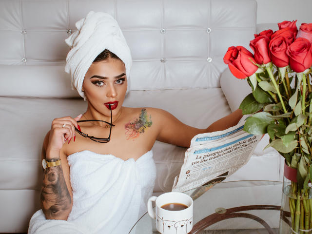 ZyraFortune - Chat live sex avec une Sublime jeune maîtresse très sexy avec un corps idéal|au physique esthétique|à la plastique|silhouette|anatomie gracieuse sur X Love Cam 