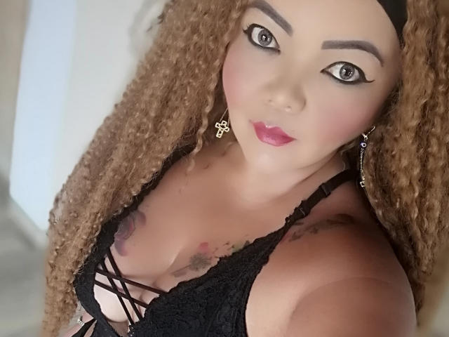 MichelleSmerald - Sexe cam en vivo - 8704508