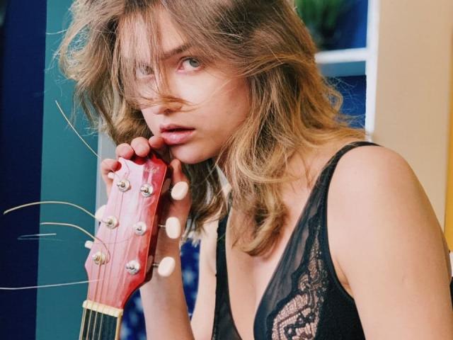 CuttestBlueEyes - Live sexe cam - 8706044