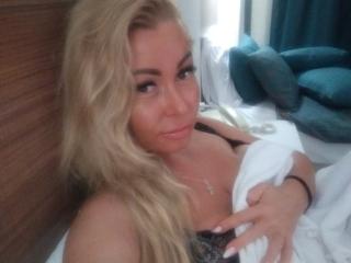DulcetSofia - Web cam exciting with a European Hard mother 