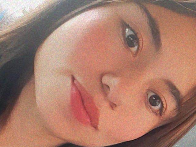 LolyFunX has a cute face with pouty pink lips, blue eyes, and brown eyebrows. Her light brown hair is slightly messy. She looks at the camera with a subtle smile.