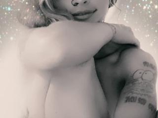Aliice - Web cam sexe avec une Admirable fille en chaleur à la chevelure ensoleillée sur le site XloveCam 