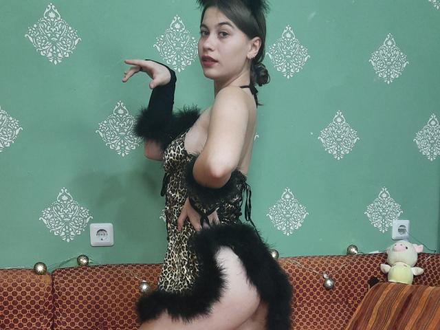 MiaManson - Live Sex Cam - 8802104