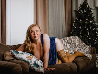 KerryBlare - Live chat xXx with this golden hair Gorgeous lady 