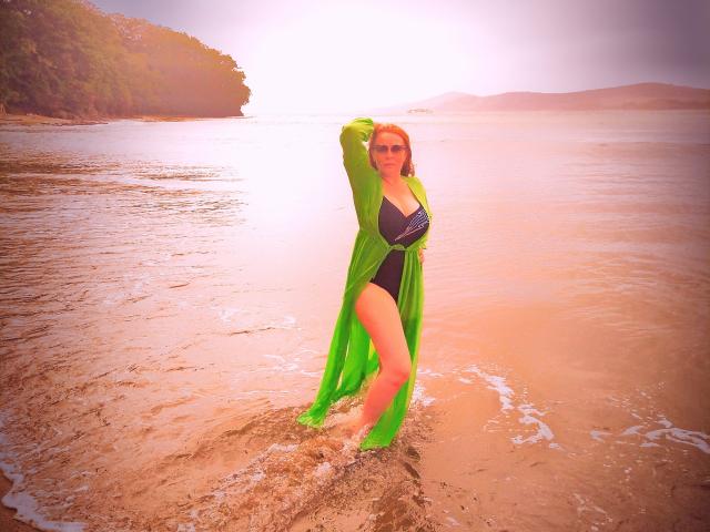 IvettaShine - Webcam live hot with a big bosoms Gorgeous lady 