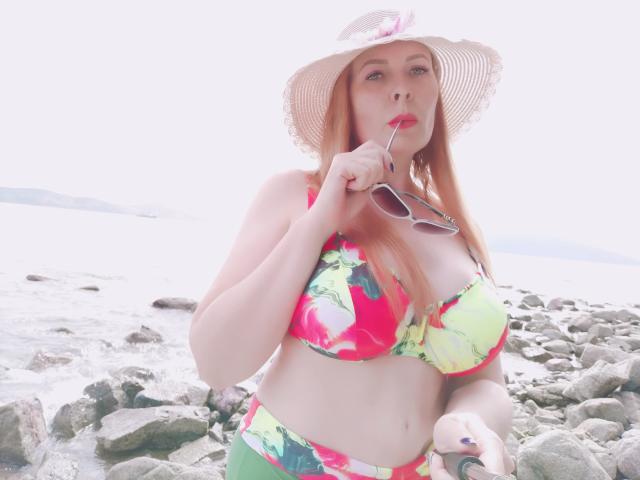 IvettaShine - Webcam live en direct avec une Jeune novice occidentale  