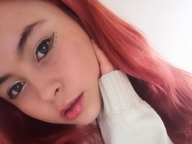 Crissttal - Webcam live sex avec cette Admirable model en chaleur avec des beaux gros seins  