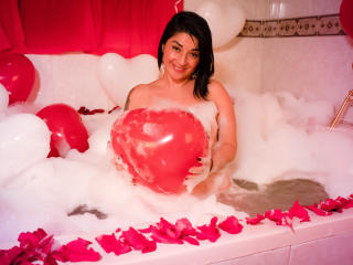 KarenBrand - Webcam xXx avec une éclatante jeune nana très sexy au sexe totalement rasé sur le site Xlove 