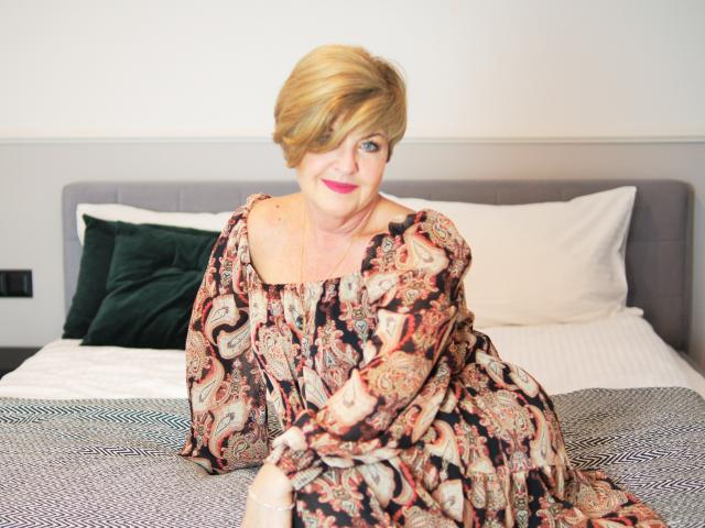 AnnetteSeducer - Live Sex Cam - 8901552