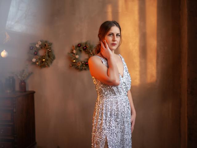 DaniellaDora - Sexe cam en vivo - 8912352