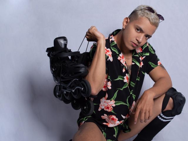 IsaacBlade - Live porn &amp; sex cam - 9036320