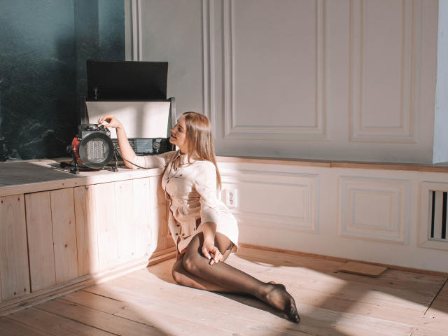 MiaRiley - Live sex cam - 9115368