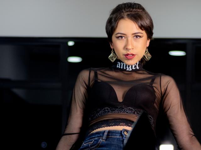 IsabellaCavani - Live sex cam - 9238424