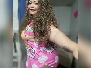 MichelleSmerald - Live sex cam - 9327660