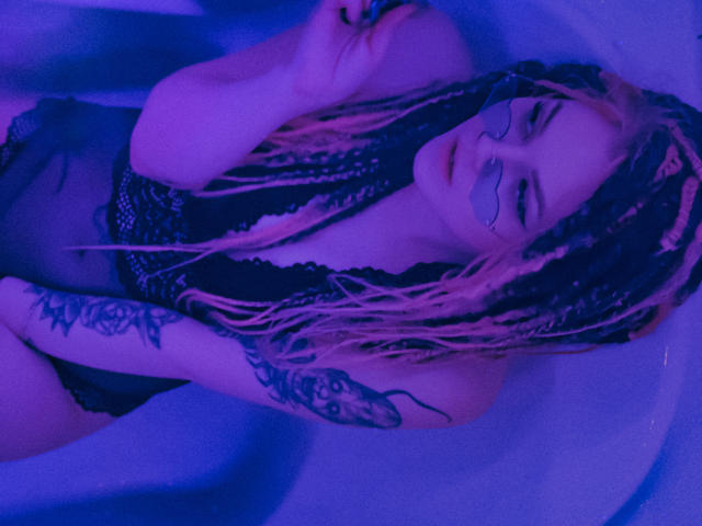 KerryBlair - Live sex cam - 9336208