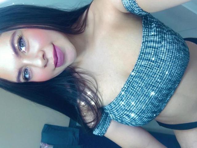 EllaWithe - Live sex cam - 9390576