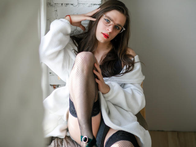 SimonaLewise - Live Sex Cam - 9503900